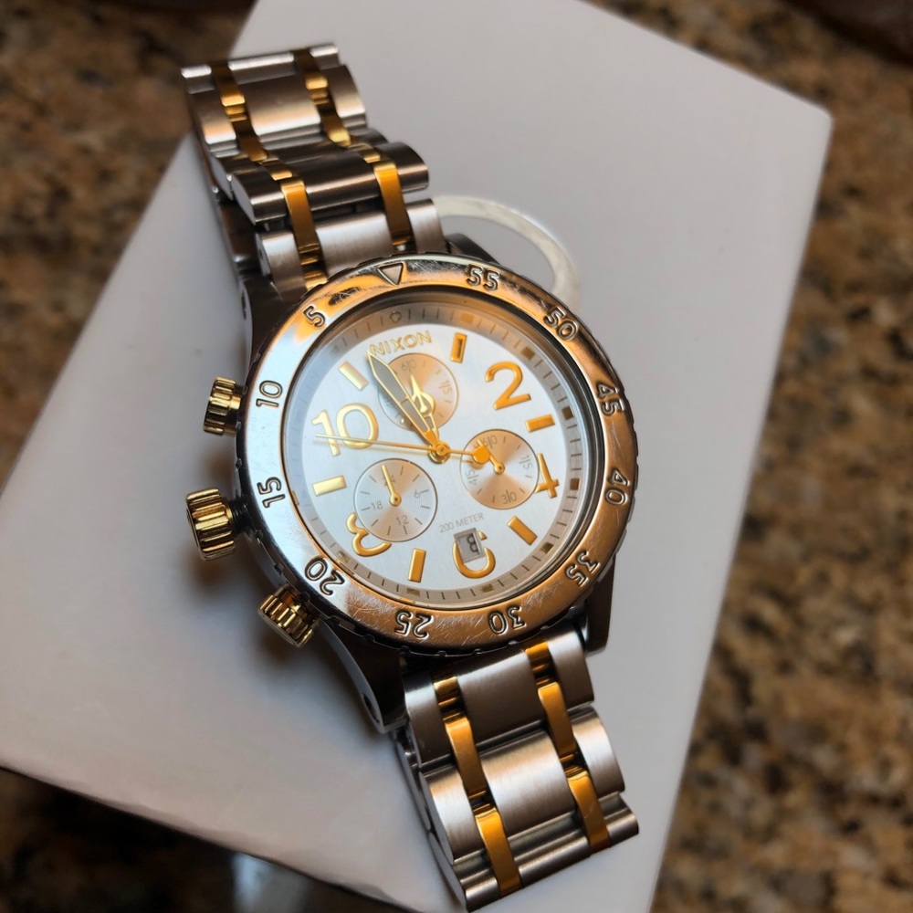 Nixon 38-20 watch